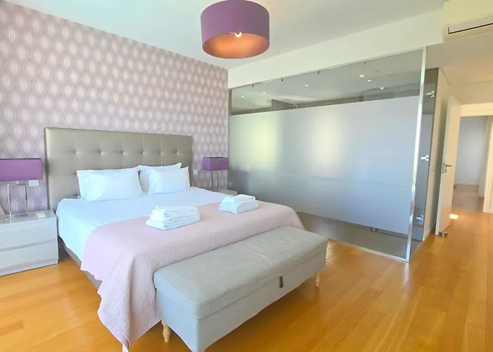 Luxury & Private Heatable Pool In