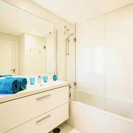 Luxury & Private Heatable Pool In